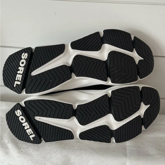 The Sorel Women's Kinetic RNEGD Caribou shoe is a waterproof sneaker-boot - Picture 9 of 9